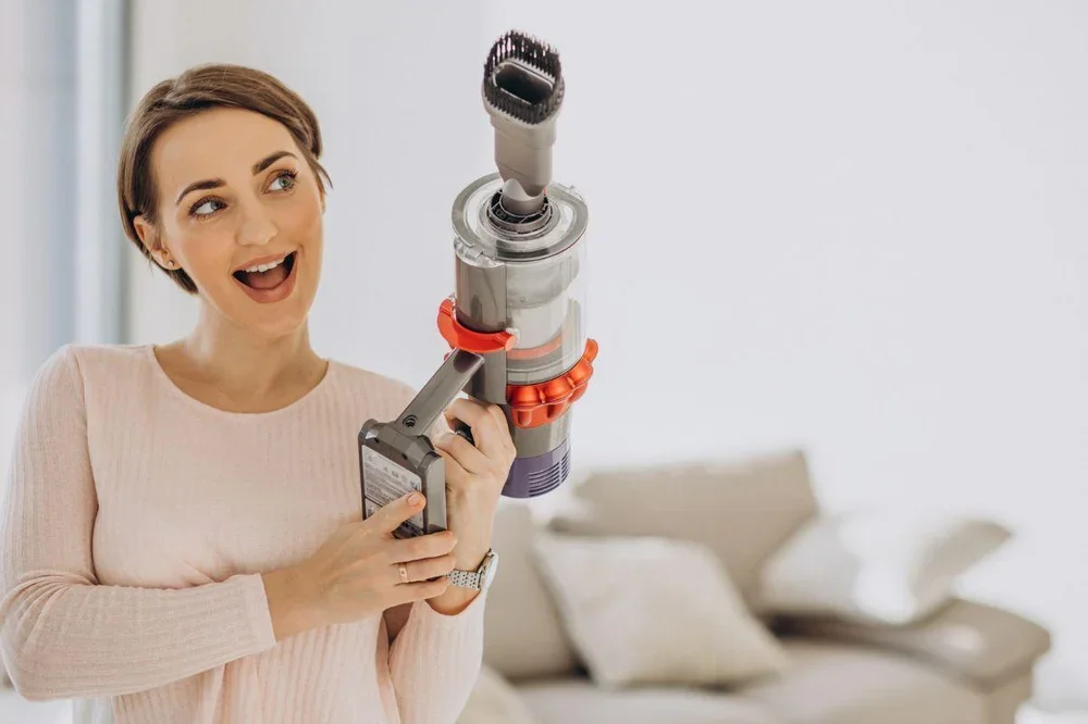 La alternativa a la aspiradora Dyson viene equipada con distintos cabezales