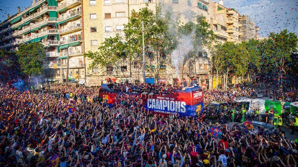 Las calles de Barcelona, abarrotadas en la celebración de la Liga